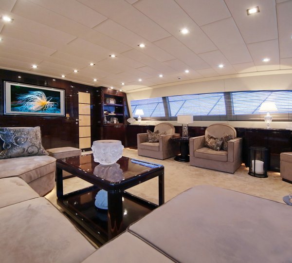 Motor yacht VERA - Main Salon Seating