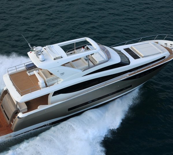 Prestige 750 Yacht from above