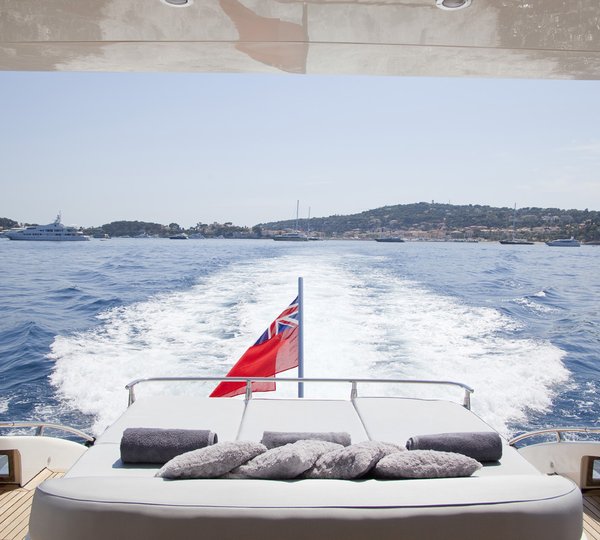 Yacht KOKAB -  Aft Deck Sunpads