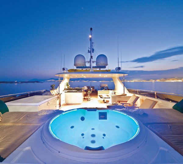 Yacht ONE MORE TOY -  Sundeck Hot Tub