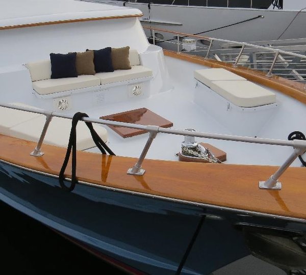 Yacht REFLECTIONS -  Foredeck Seating