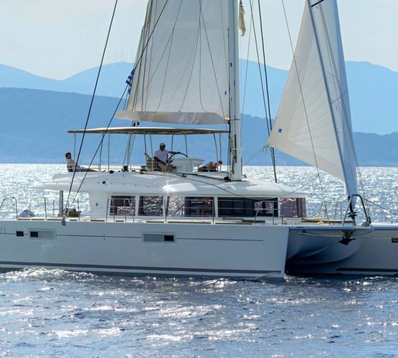 Luxury Catamaran DOUCE FRANCE Available for Exotic & Rare Indonesia ...