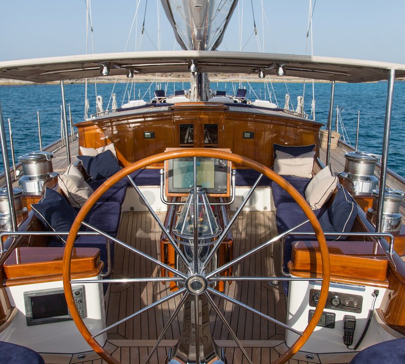 TARTARUGA Yacht Charter Details, Azimut | CHARTERWORLD Luxury Superyachts