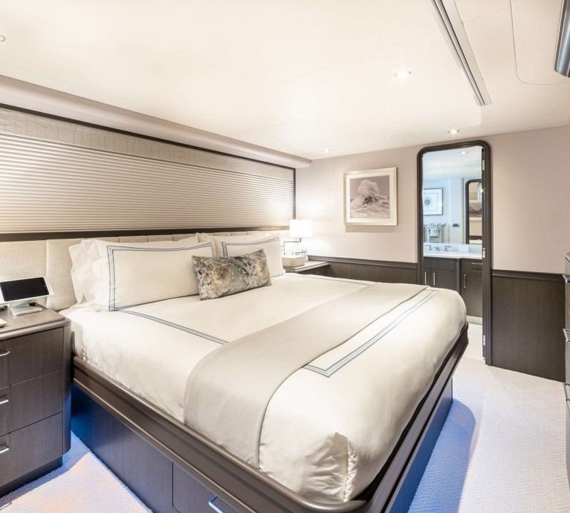 MEMENTO VIVERE Yacht Charter Details, Westport | CHARTERWORLD Luxury ...