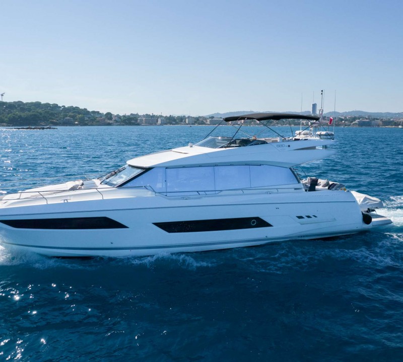 Yacht APOLLONIA, Prestige 680s | CHARTERWORLD Luxury Superyacht Charters