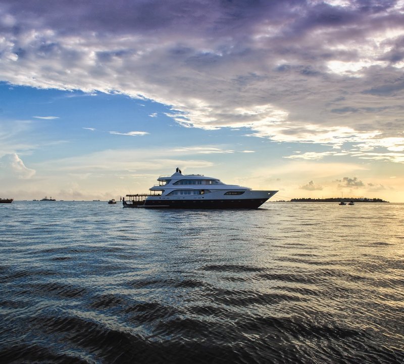 HONORS LEGACY Yacht Charter Details, Offshore | CHARTERWORLD Luxury