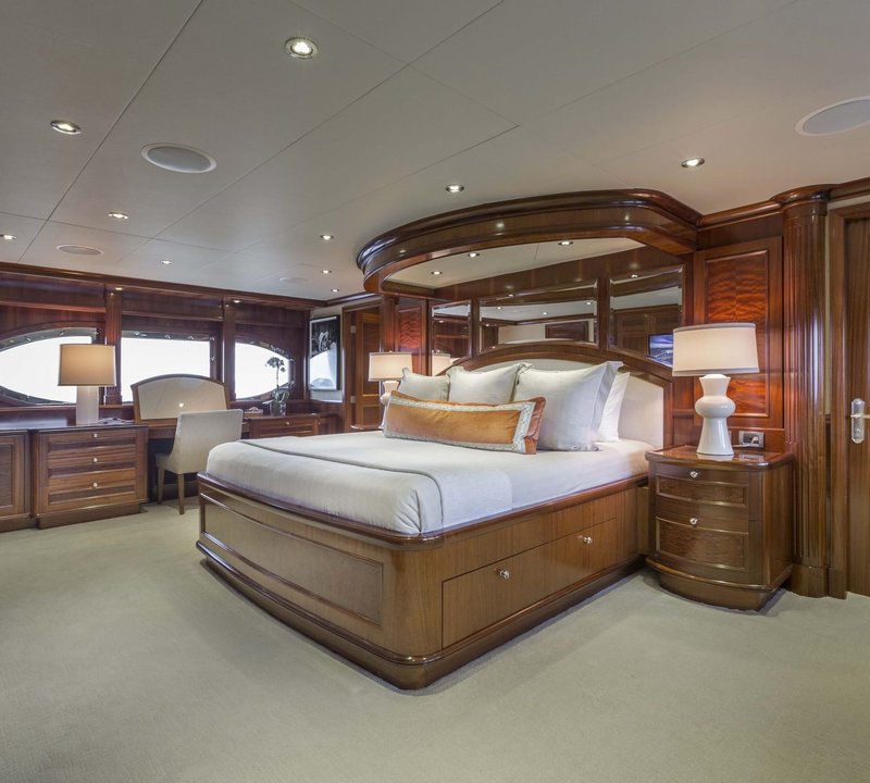 Master Cabin Image Gallery – Luxury Yacht Browser | by CHARTERWORLD ...