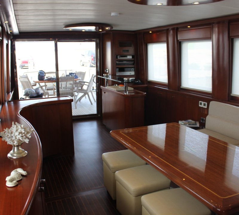 VANGUARD Yacht Charter Details, Semi-Displacement Motor yacht ...