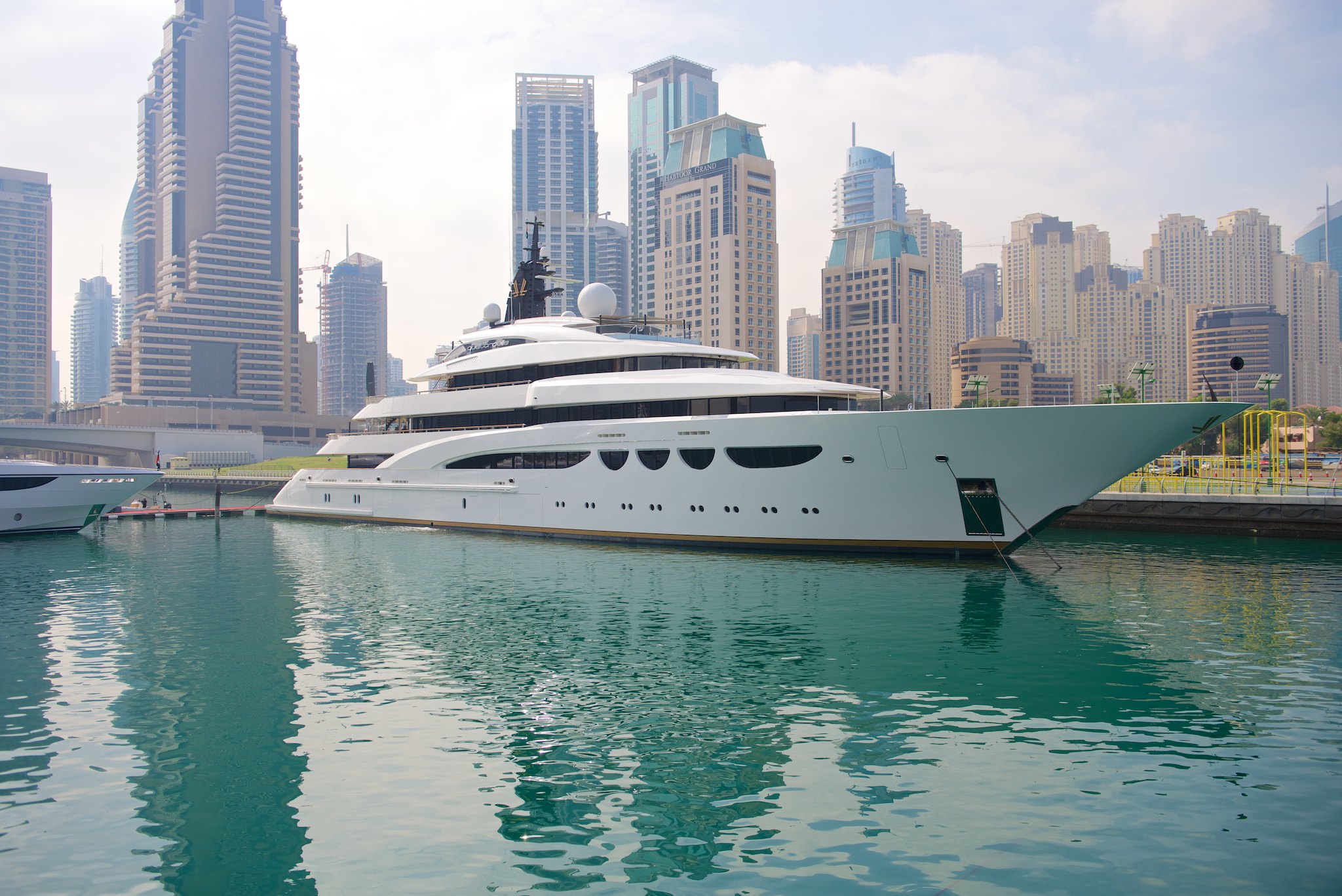 luxury yachts dubai price