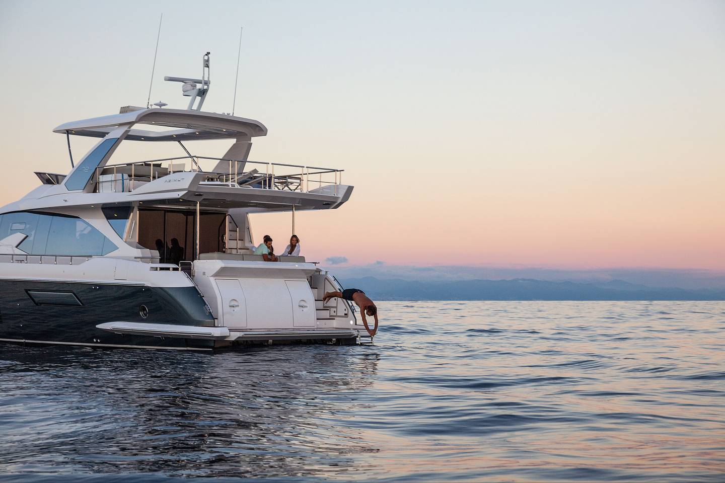 Azimut Flybridge 72