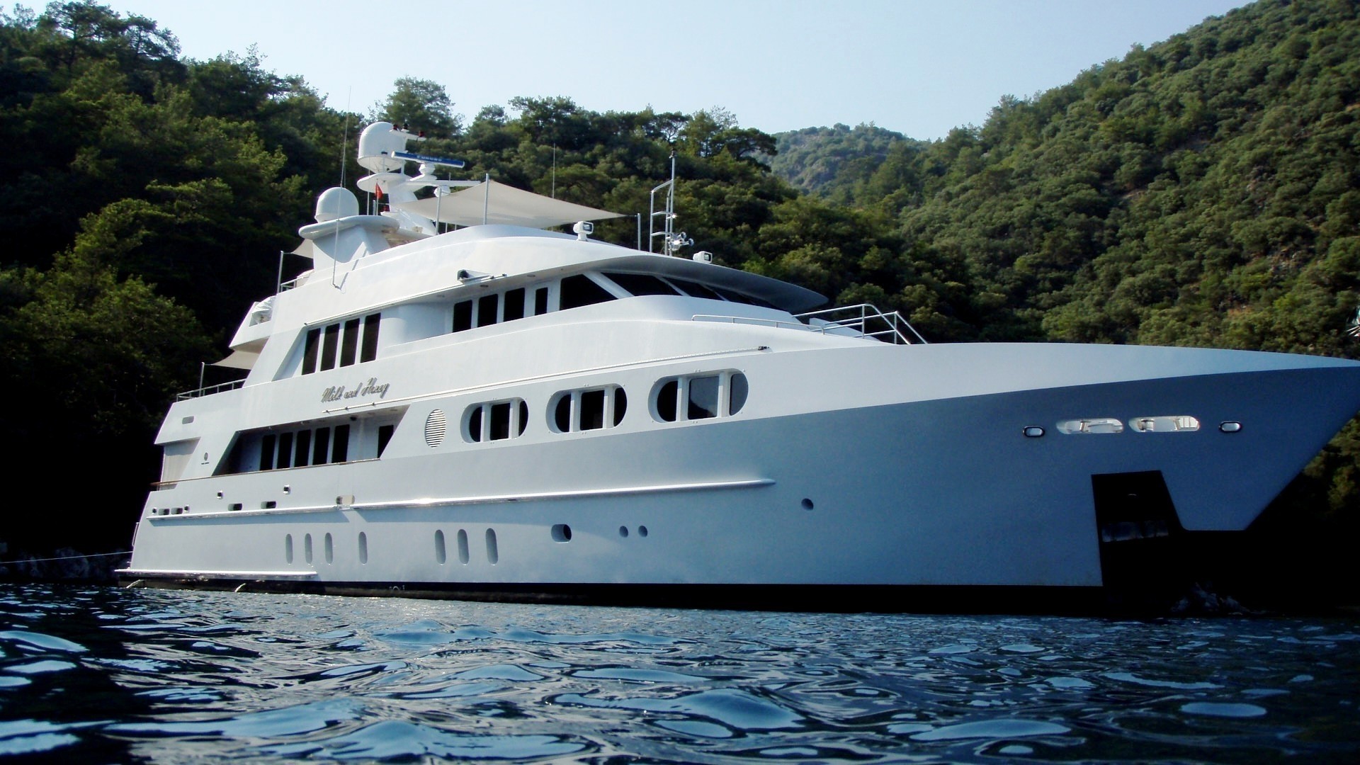 Premier Overview Aboard Yacht MILK AND HONEY