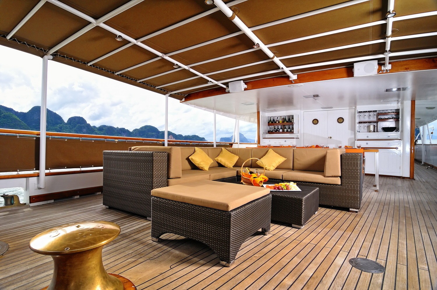 Bridgedeck Deck External Lounge On Yacht CALISTO