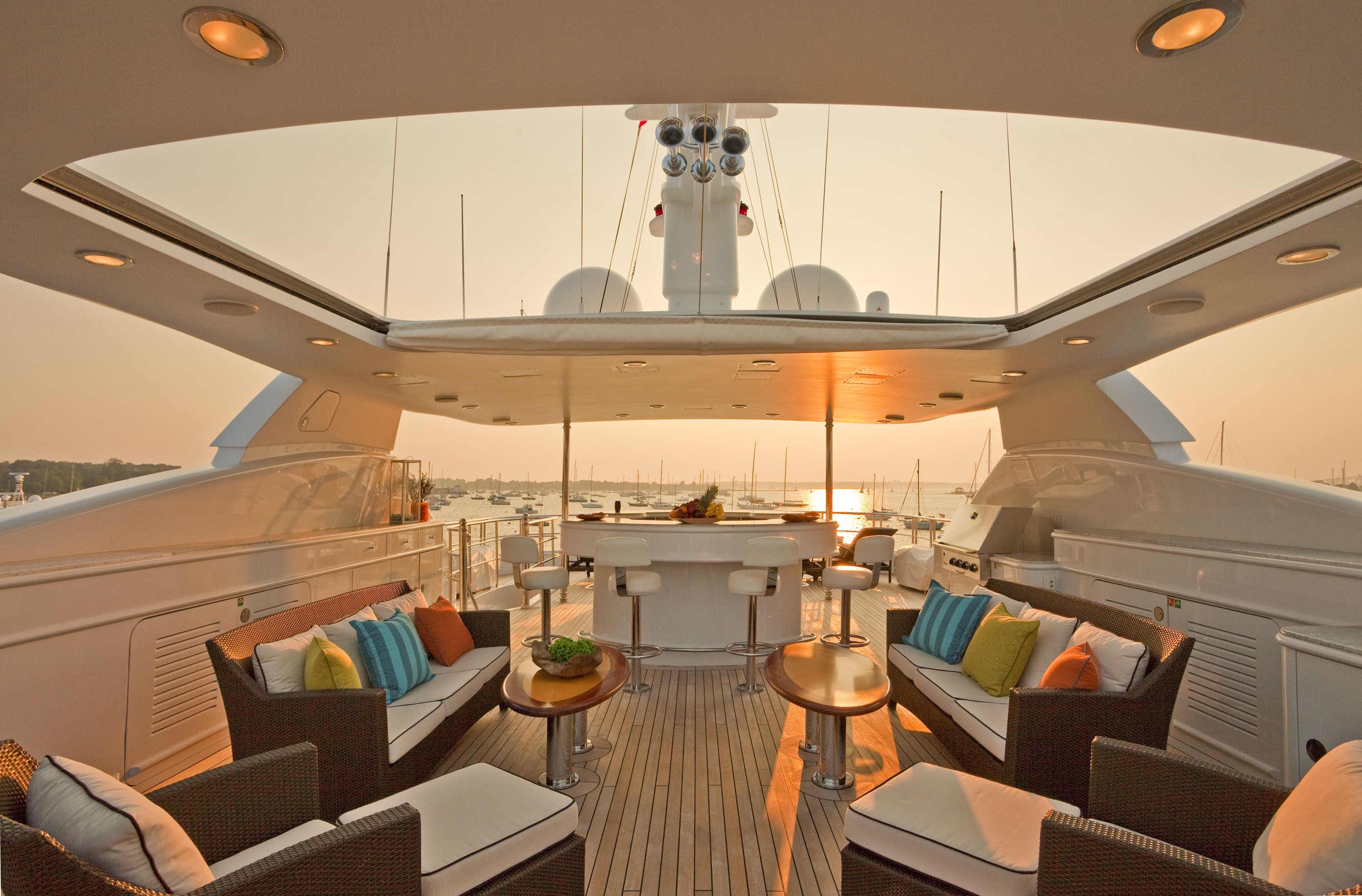Hard Upper Retracted: Yacht COCO VIENTE's Sun Deck Sitting Photograph