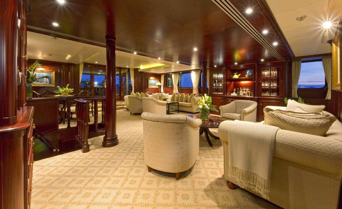 Profile: Yacht LEGEND's Premier Saloon Image