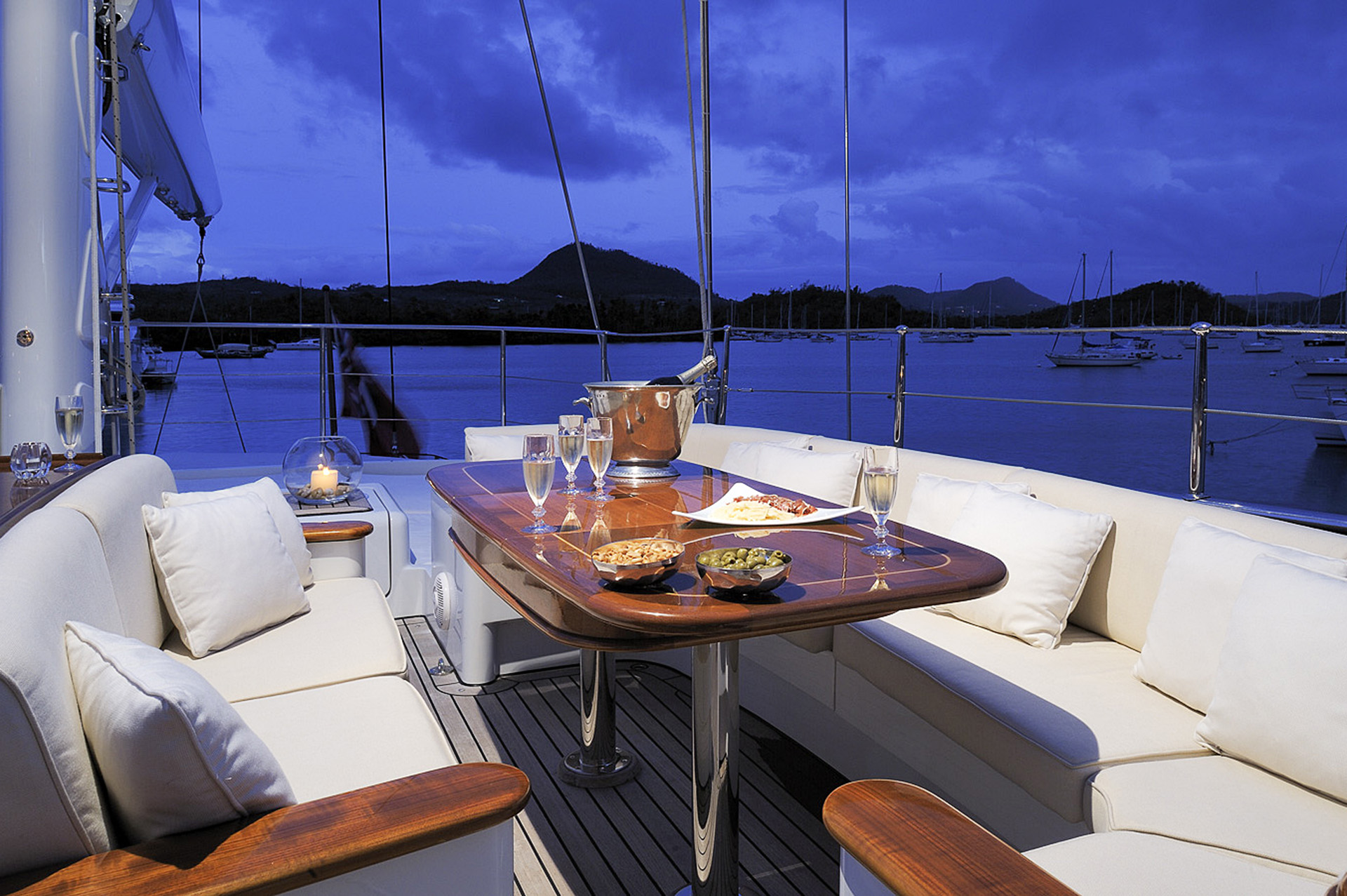 Yacht DRUMBEAT - Alloy Yachts - Anchored Evening