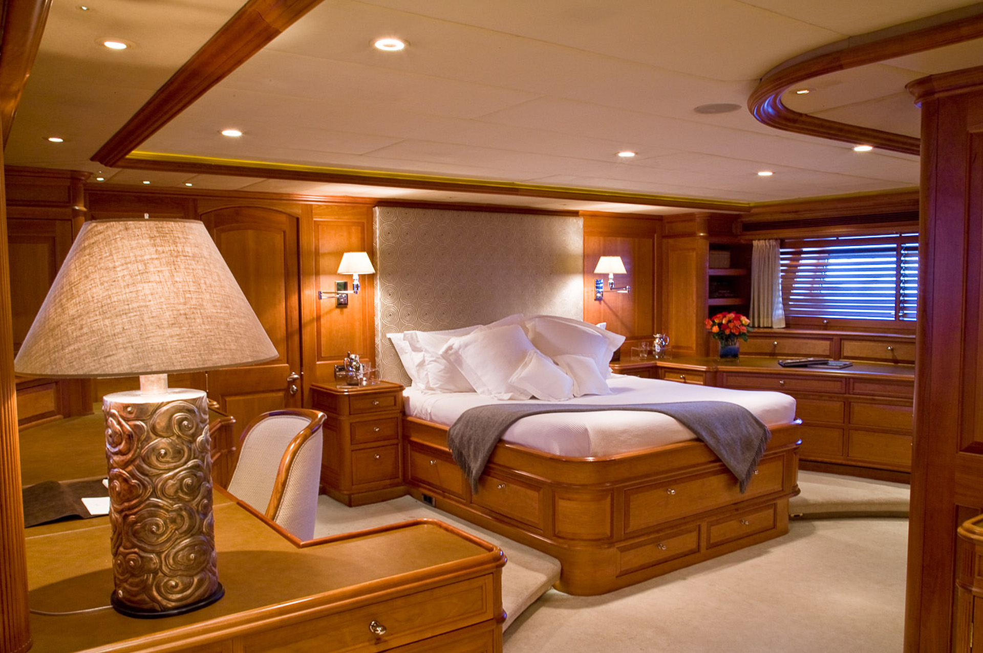 Yacht DRUMBEAT - Alloy Yachts - Master Stateroom