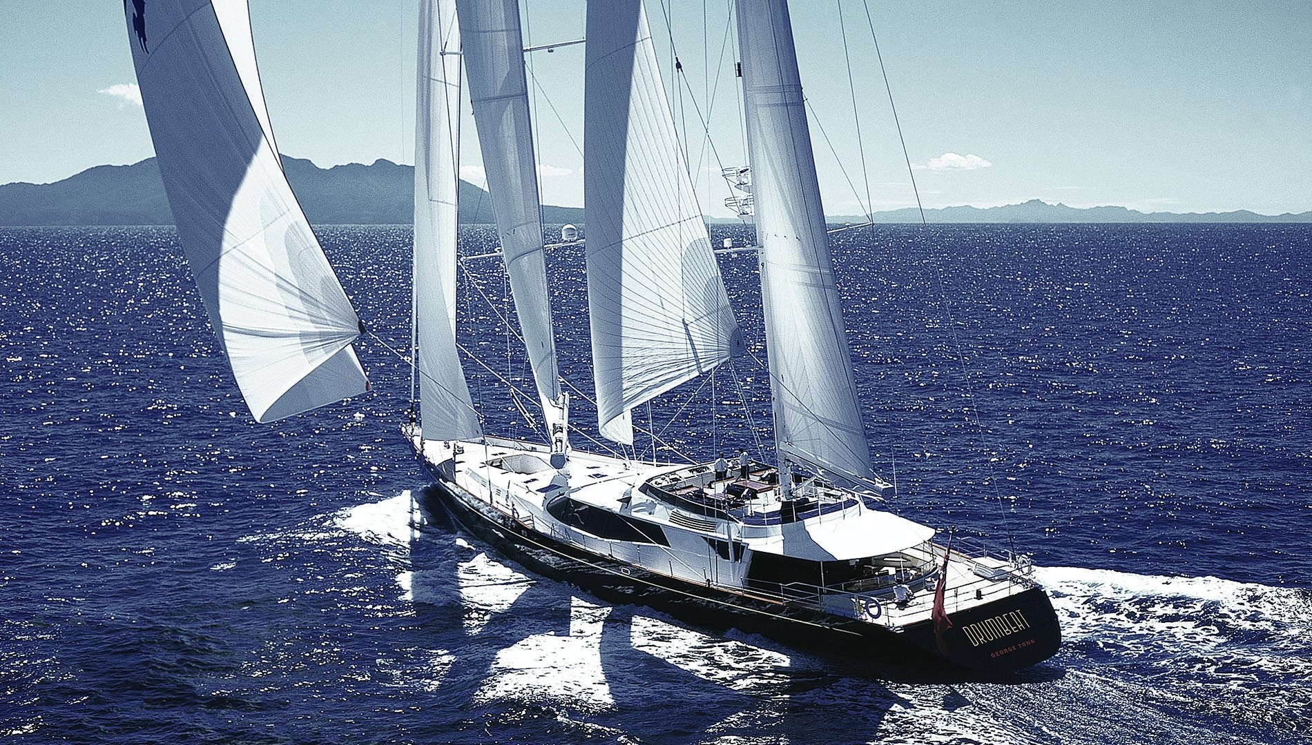 Yacht DRUMBEAT - Alloy Yachts - Sailing 