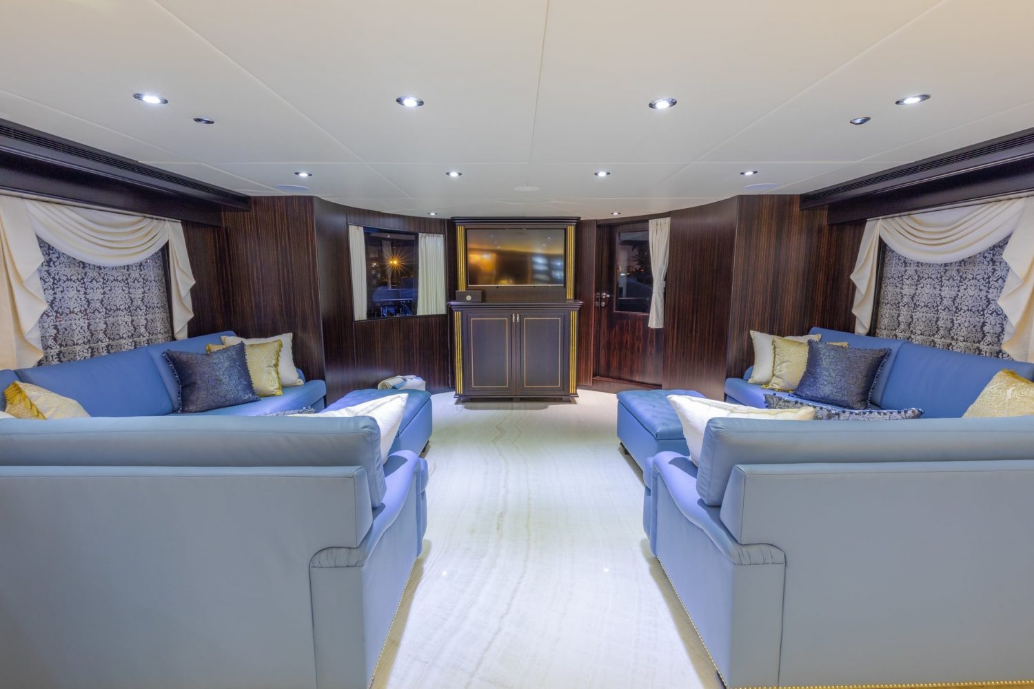 GRADE I - Sky Lounge – Luxury Yacht Browser | by CHARTERWORLD ...