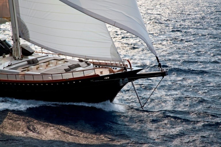 Forward: Yacht INFINITY's Cruising Image