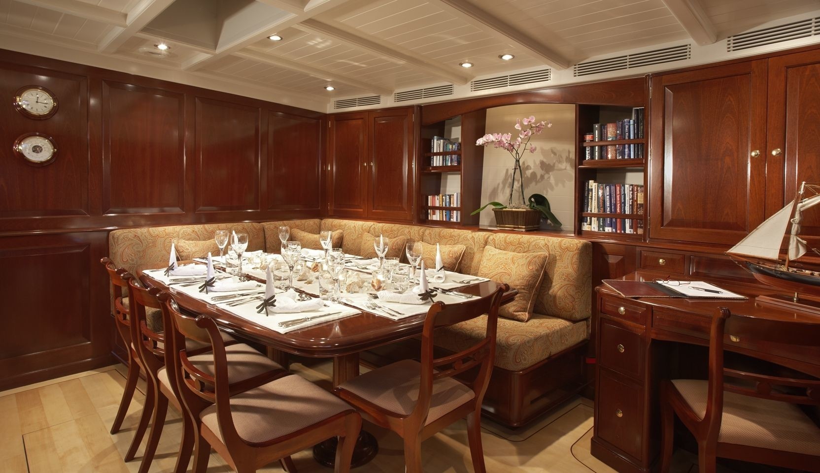 Eating/dining Saloon On Board Yacht WINDROSE OF AMSTERDAM