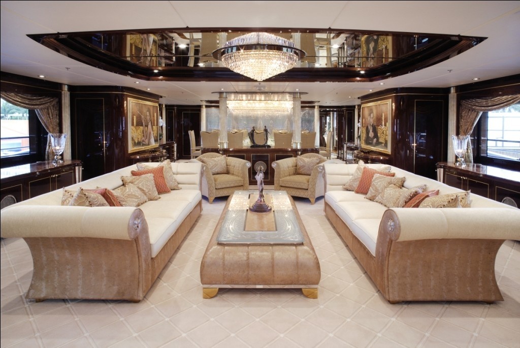 Profile: Yacht DIAMONDS ARE FOREVER's Lounging Captured