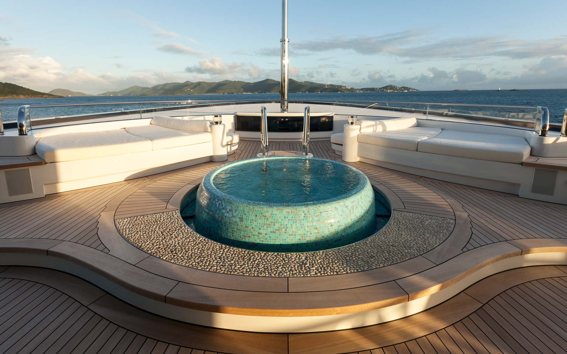 Owners Deck Jacuzzi