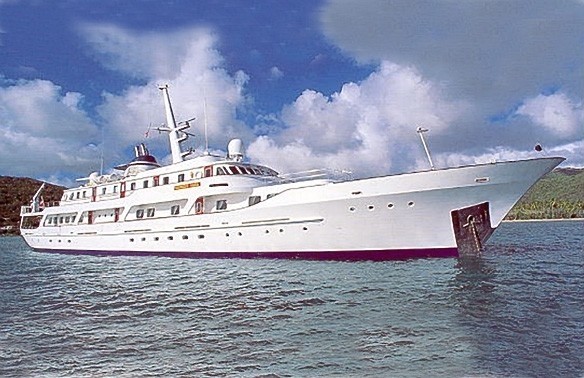 Profile Aspect On Yacht MESERRET II
