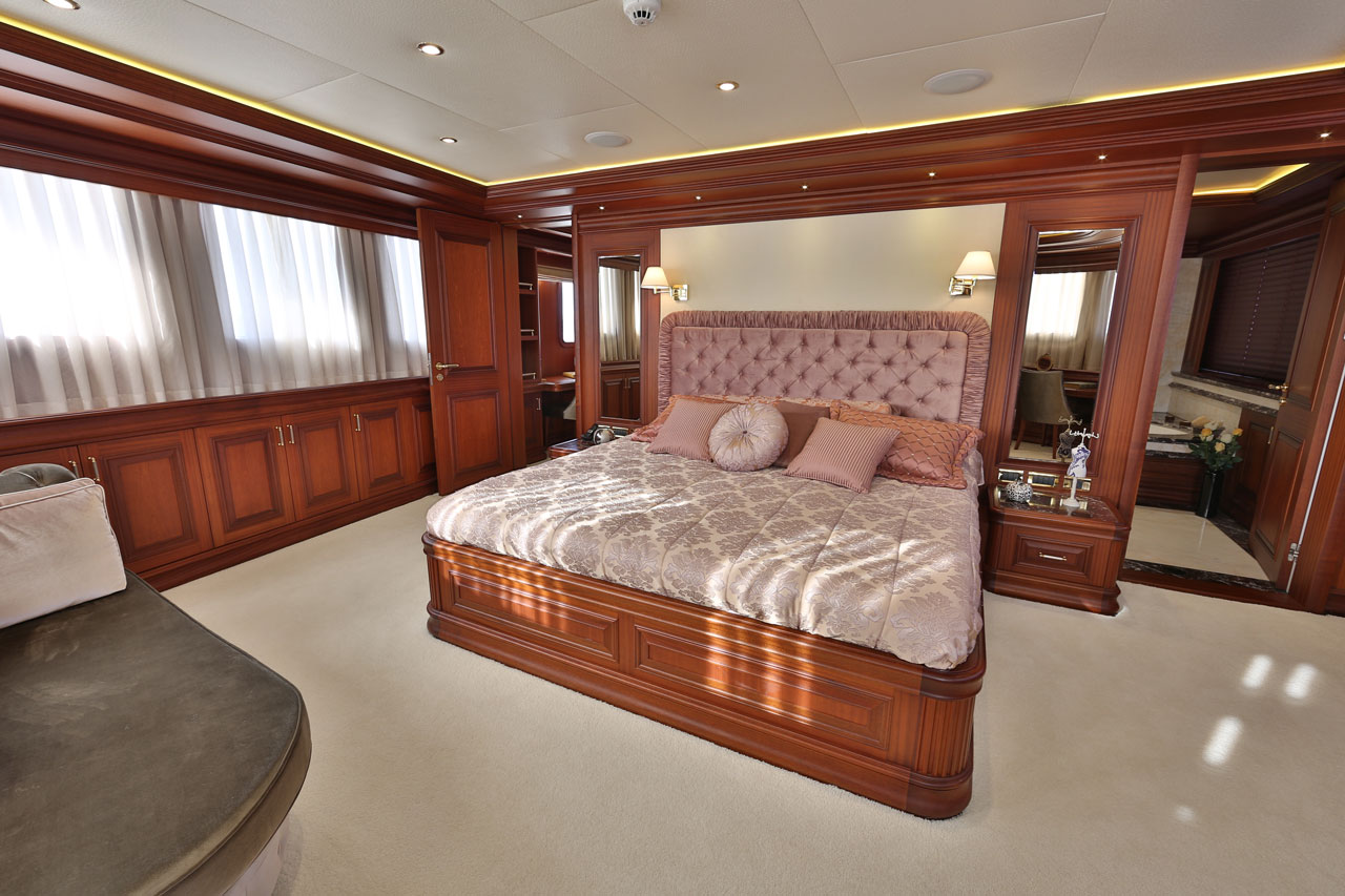 Large Double Cabin