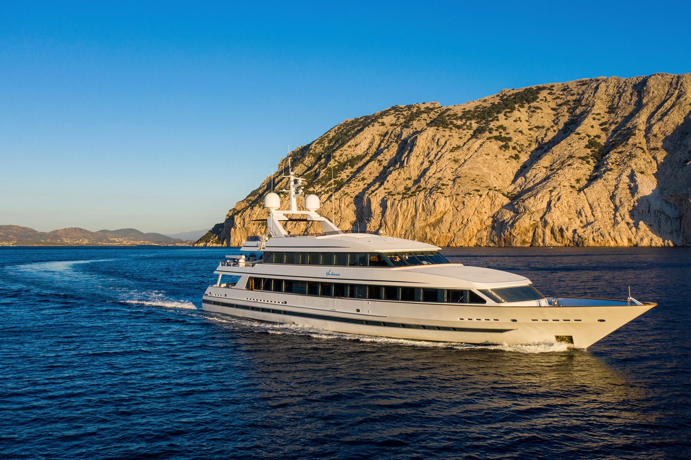 Luxury Motor Yacht VA BENE
