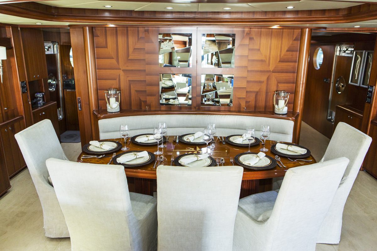 Yacht JULIA DOROTHY Dining