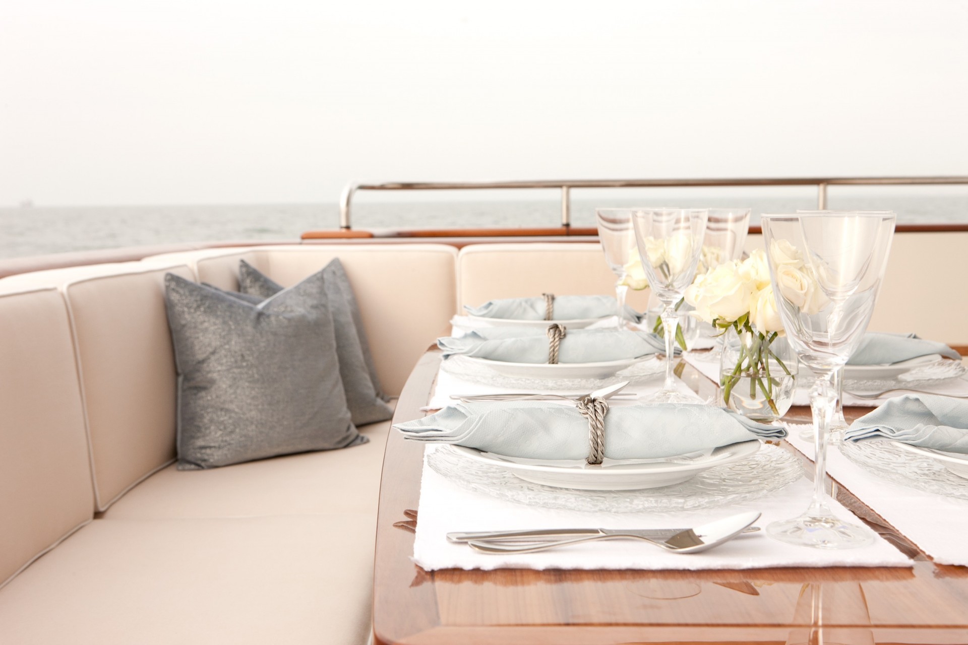 Yacht FIREFLY By Mulder - Dining Details
