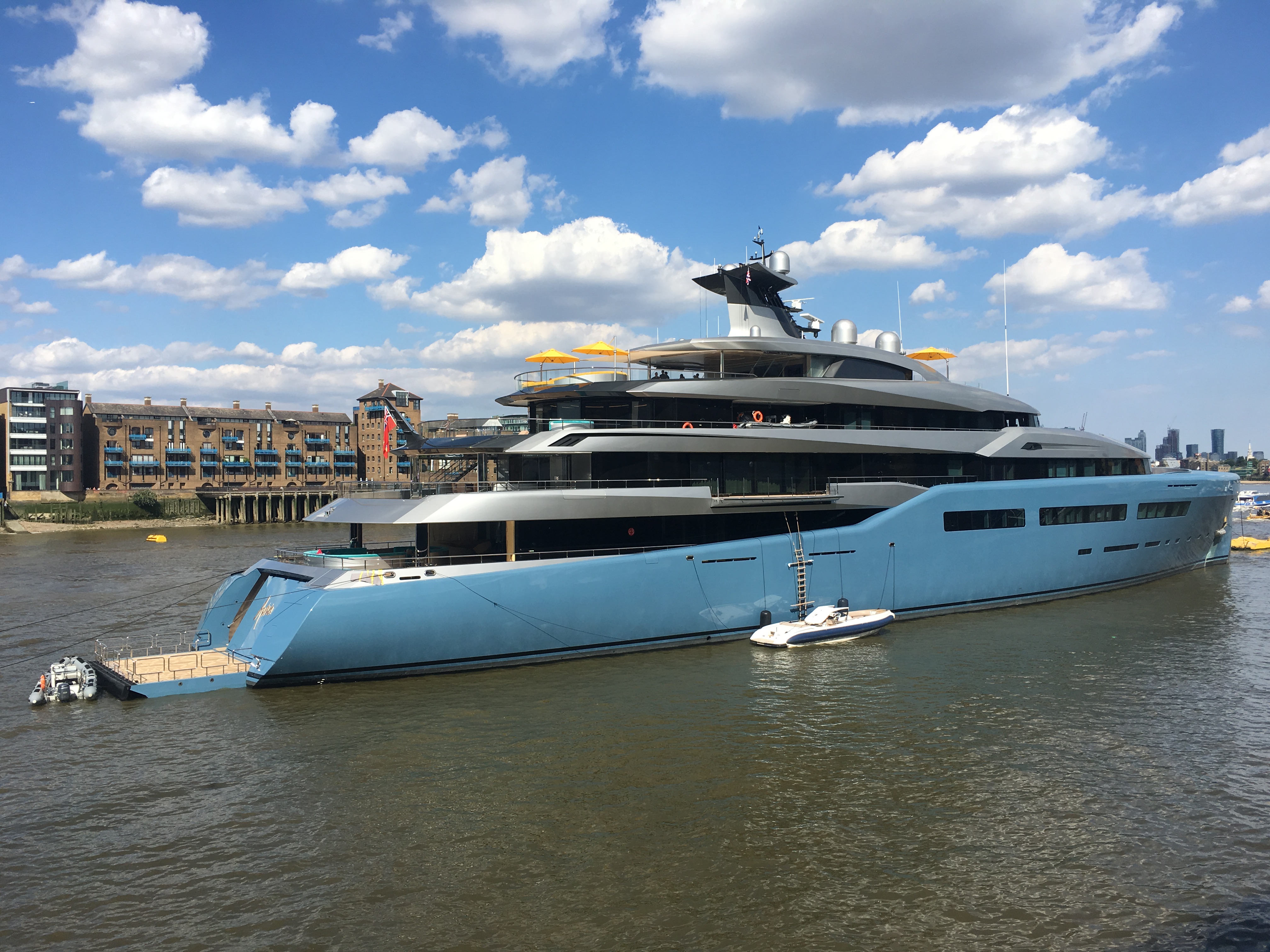 luxury yacht aviva