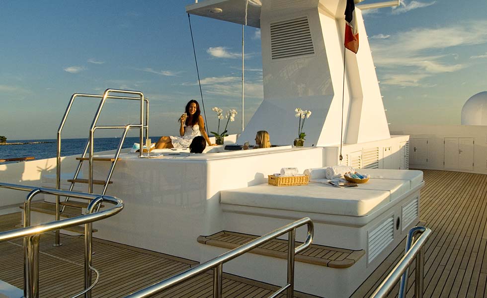 Yacht ILLUSSION By Feadship - Jacuzzi