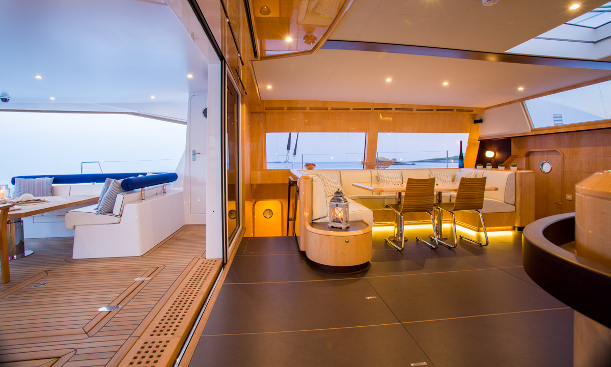 Catamaran WINDQUEST - Salon and Aft Deck