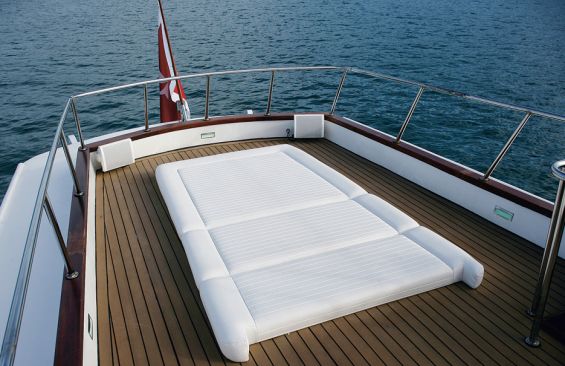 Classic Yacht SURUBIM -  Bridge Deck Sunpads