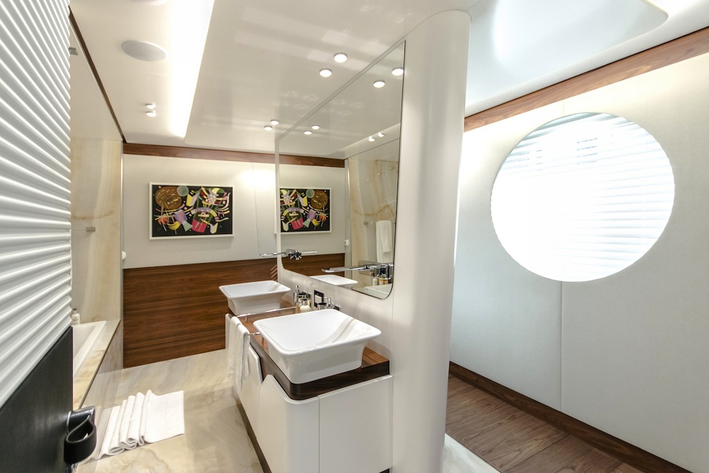 KATINA yacht - bathroom