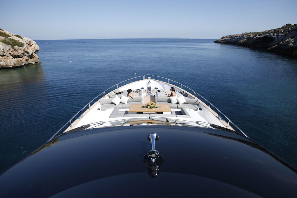 Luxury charter yacht HIGH ENERGY