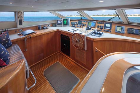 Motor Yacht GRAND BAROSSA - Wheelhouse