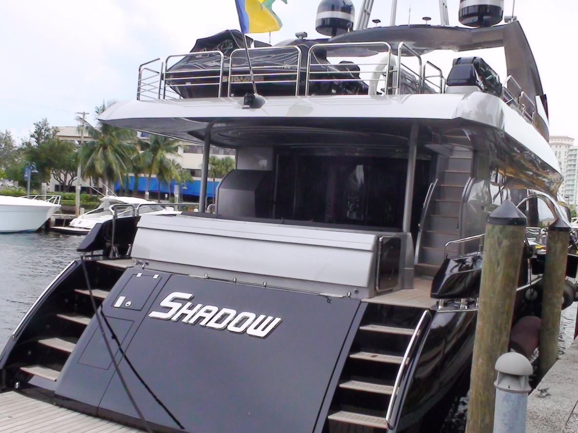 Motor Yacht SHADOW - Stern
