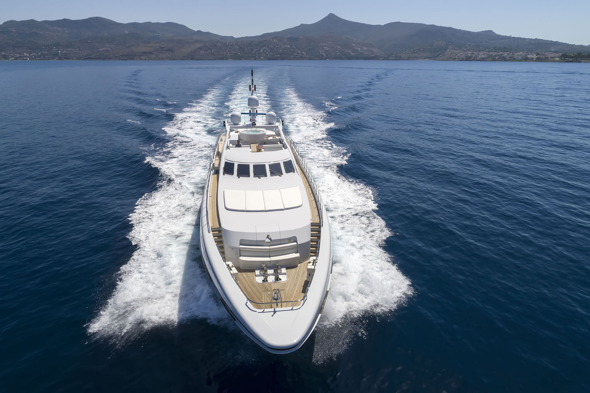 Motor yacht L'EQUINOX -  Bow view