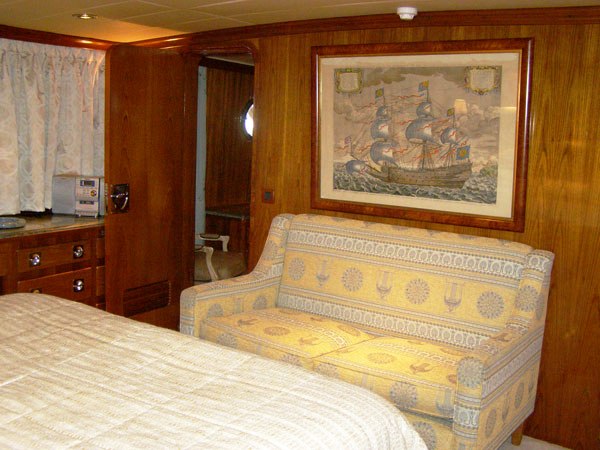 Motor yacht MONACO -  Guest Cabin
