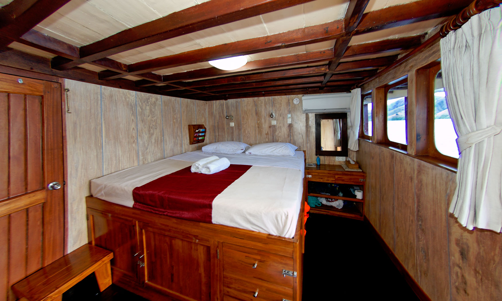 SEVEN SEAS - Double Cabin (7) Top Deck