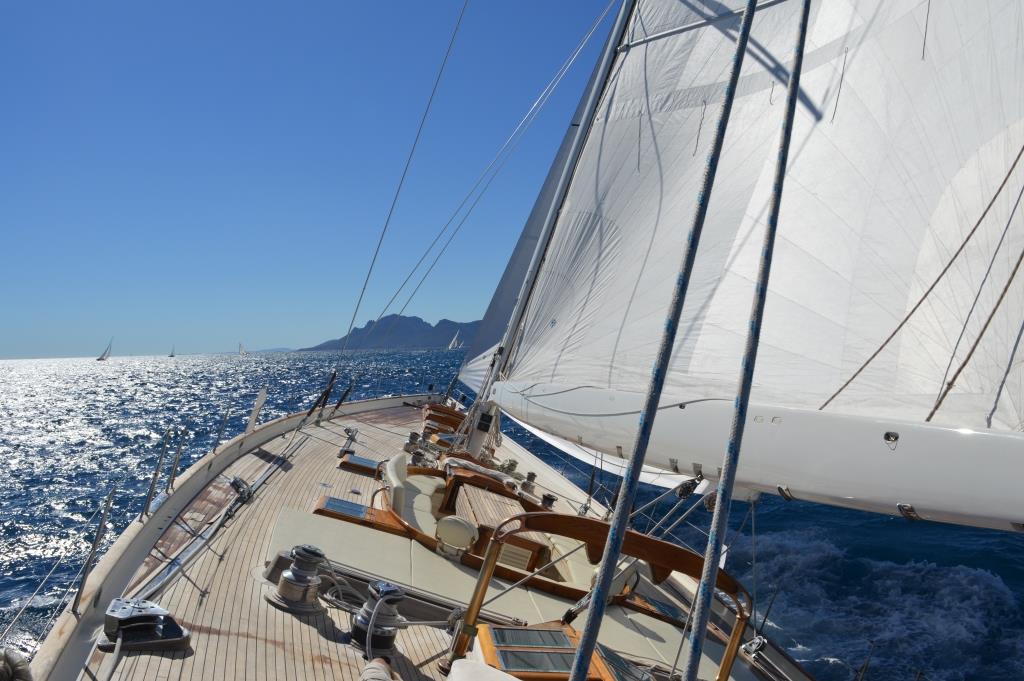 SY WHITEFIN - Under sail
