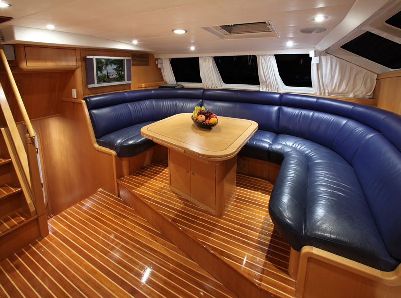 Sailing yacht KE-AMA II -  Salon Seating