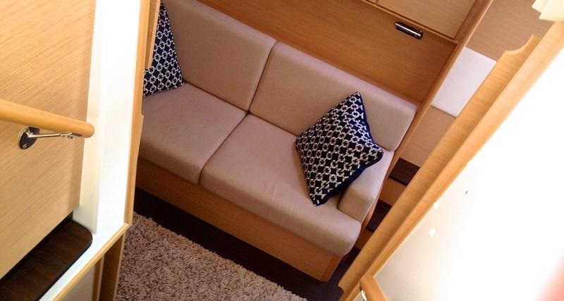 TELL STAR - Master cabin sofa