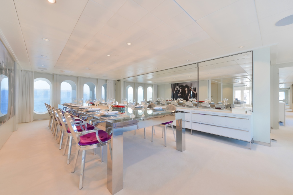 Yacht IDOL - Dining Room