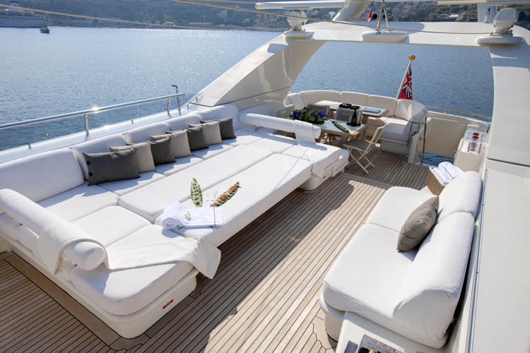 Yacht LA MASCARADE -  Top Deck