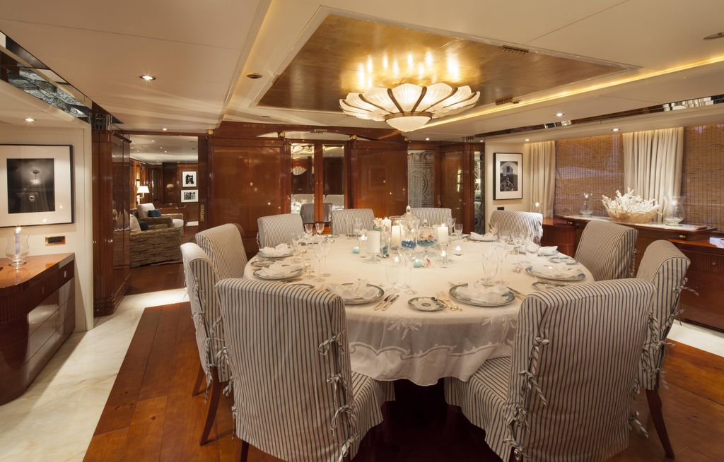 Yacht STARFIRE -  Formal Dining