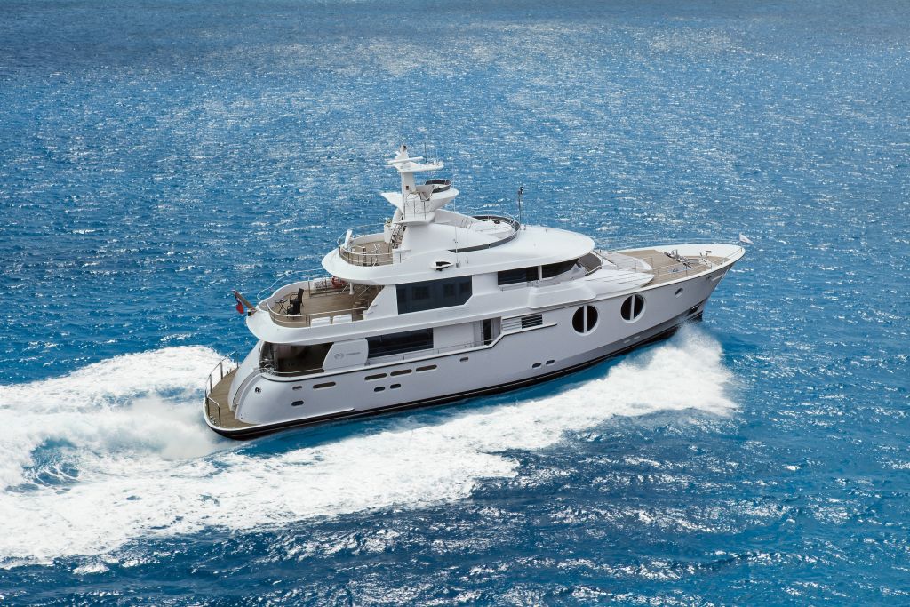 Horizon EP105 Motor Yacht Underway – A Long Range Explorer — Luxury ...