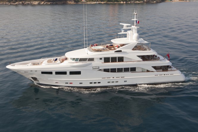 hakvoort yacht charter